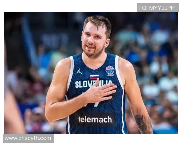 东契奇精彩突破抛投得手并成功制造加罚展现超强个人能力