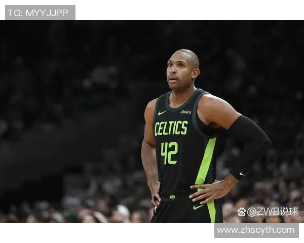 霍福德精准分球助攻怀特超远三分球势如破竹强势命中 霍福德精准分球助攻怀特超远三分球势如破竹强势命中